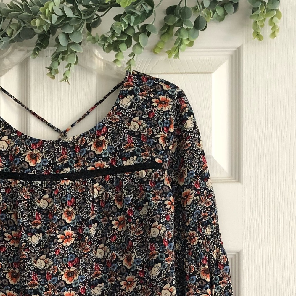 Floral Top - Picture 4 of 4